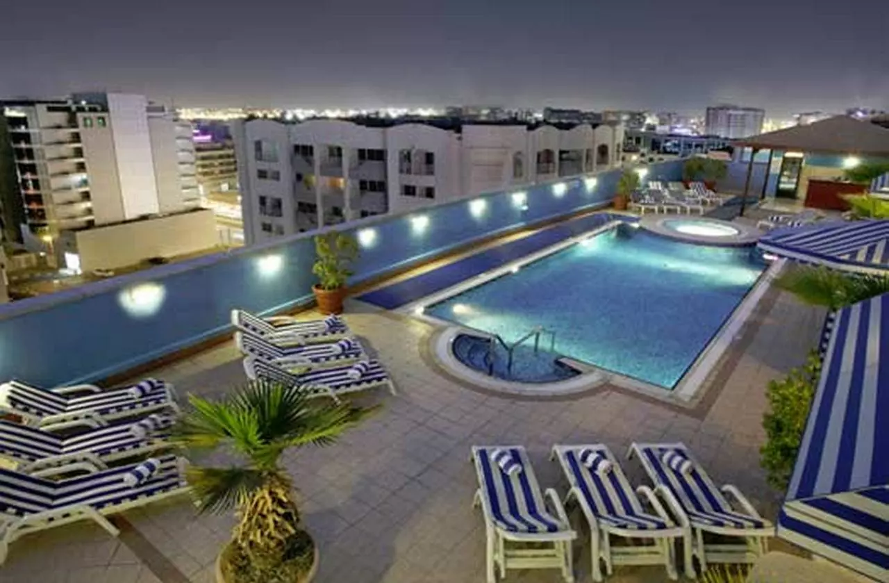 METROPOLITAN_EDIT (5).jpg